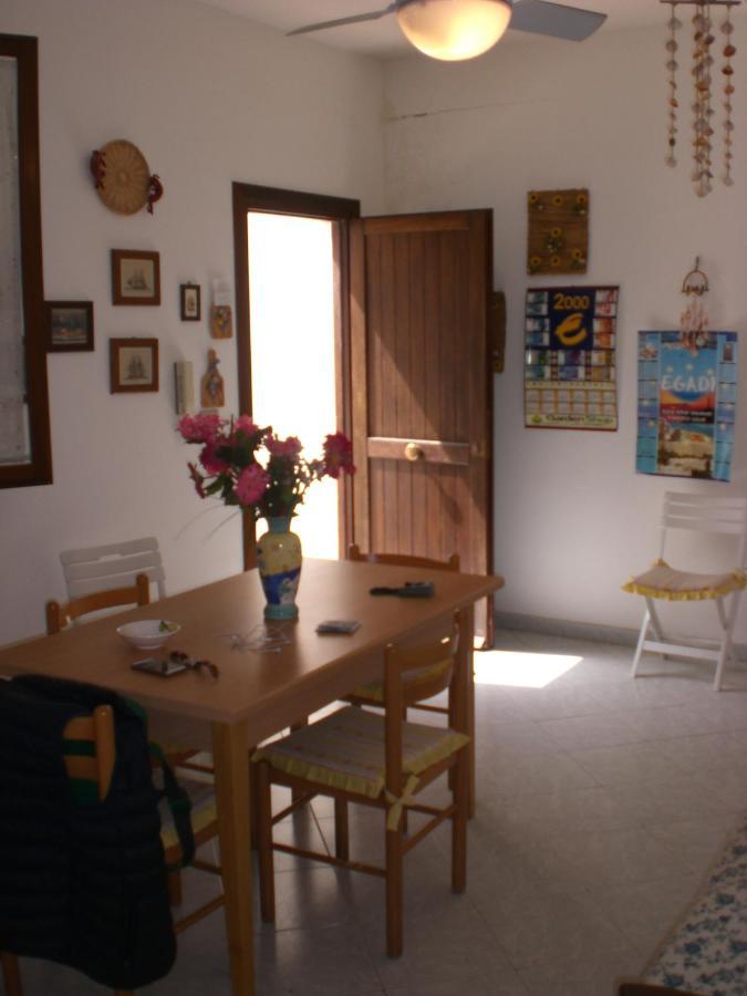 Casa Vacanza Spiaggia Praia Favignana Exteriör bild