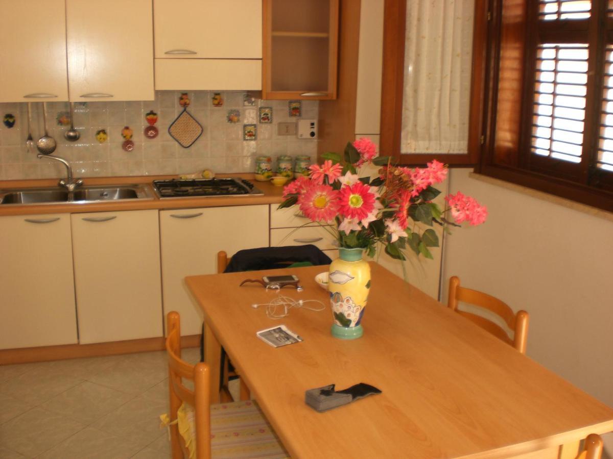 Casa Vacanza Spiaggia Praia Favignana Exteriör bild